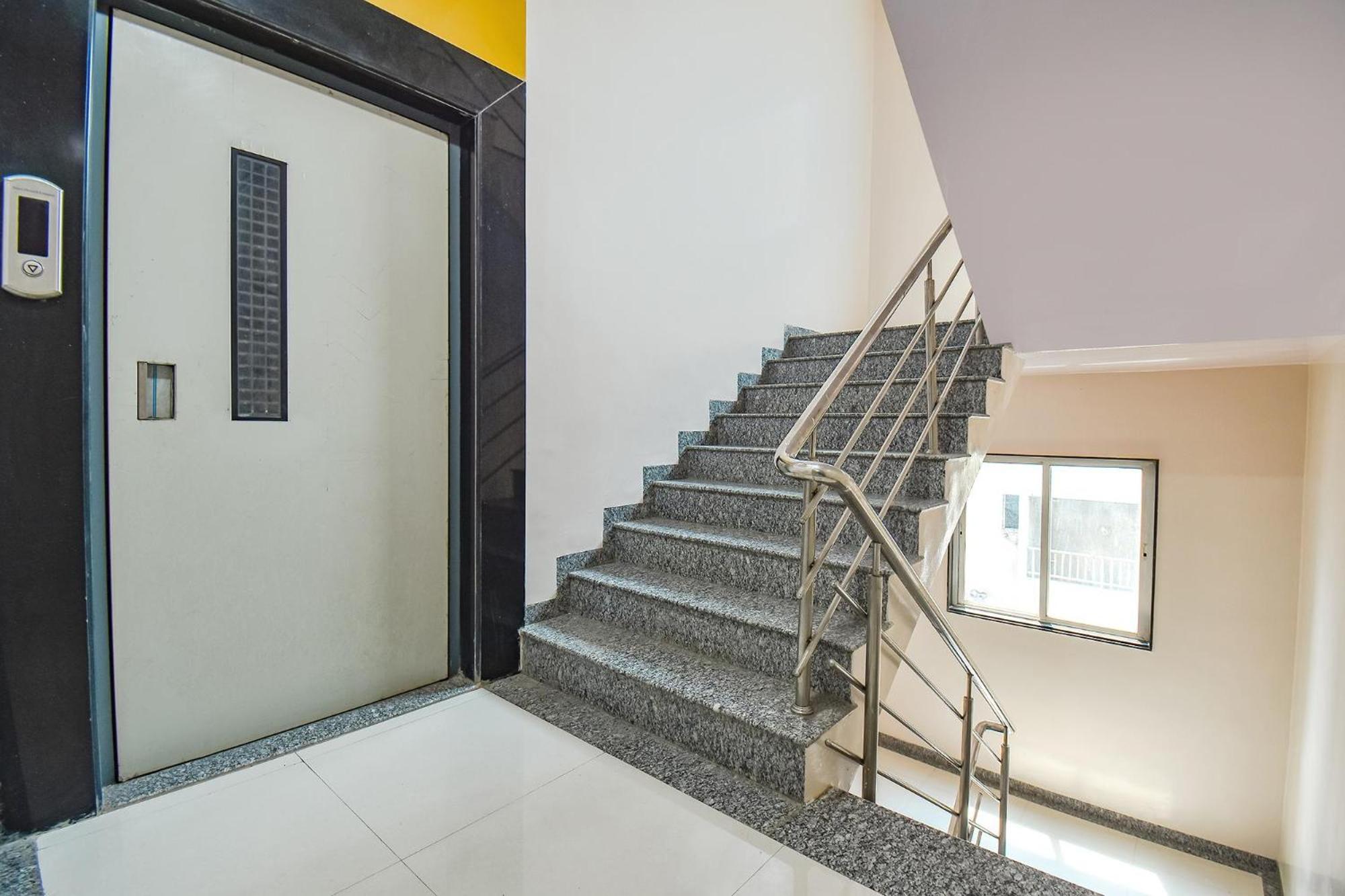 Fabhotel Skylight Studio Rooms - Nr Mcf Camp Pune Ngoại thất bức ảnh
